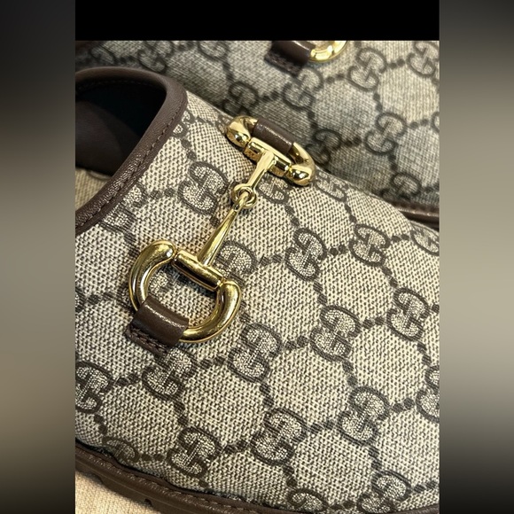 $990 Gucci monogram horsebit sandals - Picture 7 of 12